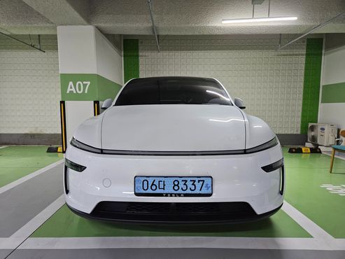 Tesla Model Y Premium RWD — пробег 1 281 км — фото 1 из 5