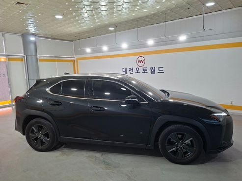 Lexus UX 2.0 2WD — пробег 53 399 км — фото 5 из 5