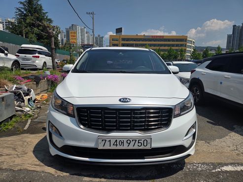 Kia Carnival 11-Seater Deluxe — пробег 112 114 км — фото 3 из 5