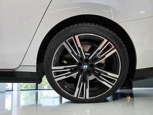 BMW 7-Series 750e xDrive M Sport — пробег 24 000 км — фото 5 из 5