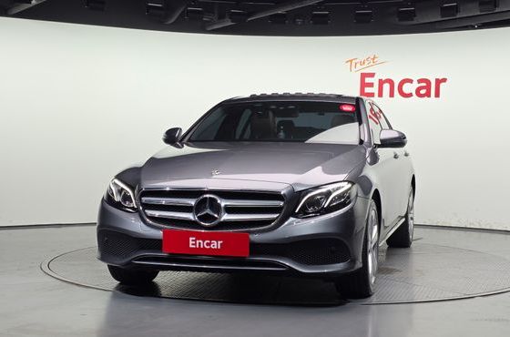 Mercedes-Benz E-Class E220d 4MATIC Avantgarde — пробег 97 671 км — фото 3 из 5