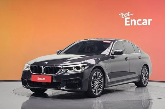 BMW 5-Series 530e M Sport — пробег 99 133 км — фото 1 из 5