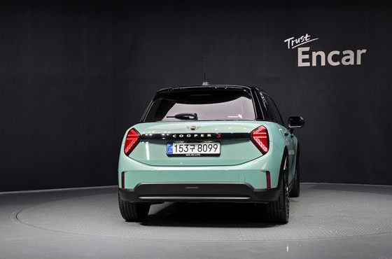 Mini Cooper 5 Door Favoured — пробег 6 486 км — фото 4 из 5