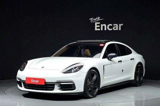 Porsche Panamera 3.0 AWD — пробег 105 736 км — фото 1 из 5