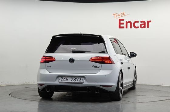 Volkswagen Golf 2.0 GTI — пробег 81 007 км — фото 4 из 5