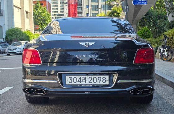 Bentley Flying Spur 4.0 Azure — пробег 8 500 км — фото 5 из 5