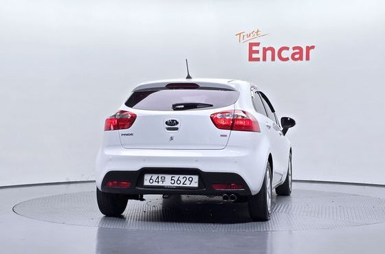 Kia pride 1.6 GDI Hatchback Luxury — пробег 65 502 км — фото 4 из 5