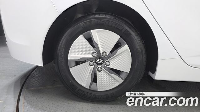 Hyundai Ioniq из Кореи Encar