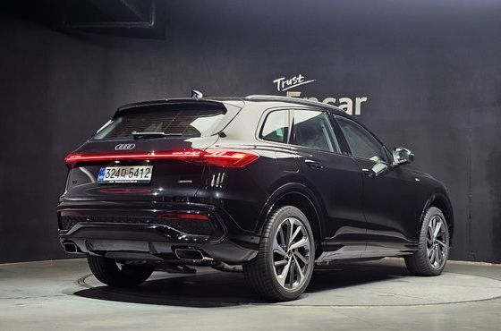 Audi Q5 45 TFSI Quattro S line — пробег 36 км — фото 2 из 5