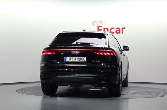 Audi Q8 55 TFSI Quattro Premium — пробег 115 712 км — фото 4 из 5