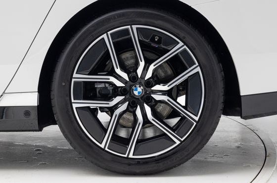 BMW 7-Series 740i xDrive M Sport — пробег 8 580 км — фото 5 из 5