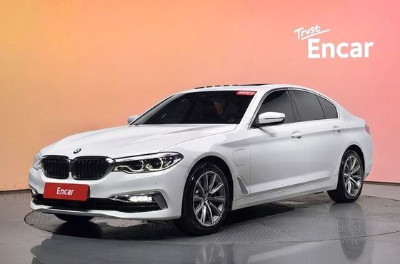 BMW 5-Series 530e Luxury — пробег 67 349 км — фото 1 из 5