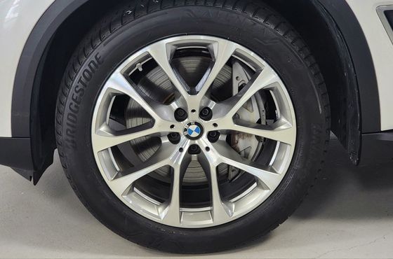 BMW X5 xDrive 45e xLine — пробег 72 950 км — фото 5 из 5