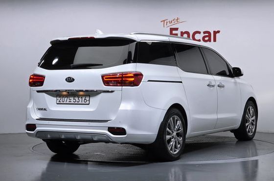 Kia Carnival 9-Seater Prstige — пробег 107 464 км — фото 2 из 5