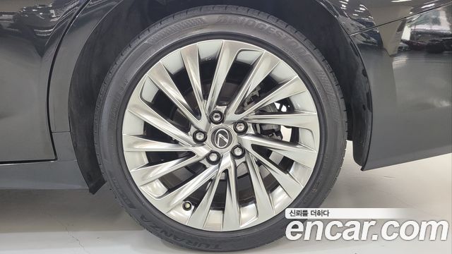 Lexus ES Executive — пробег 33 086 км — фото 5 из 5
