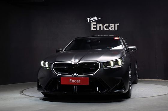 BMW M5 M5 Touring — пробег 4 070 км — фото 3 из 5