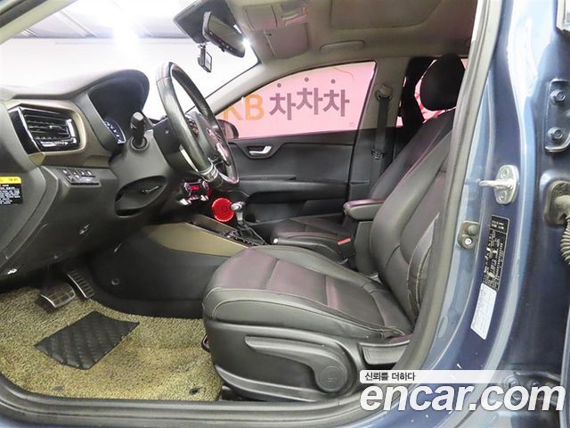Kia Stonic из Кореи Encar
