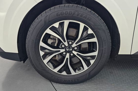Kia Carnival 9-Seater Prestige — пробег 60 860 км — фото 5 из 5