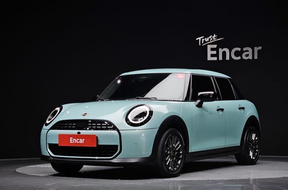 Mini Cooper 5Door Breeze Edition — пробег 5 082 км — фото 1 из 5
