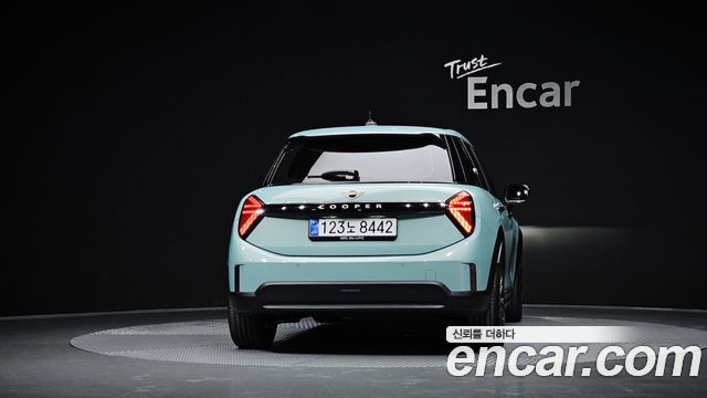 Mini Cooper 5Door Breeze Edition — пробег 5 082 км — фото 4 из 5