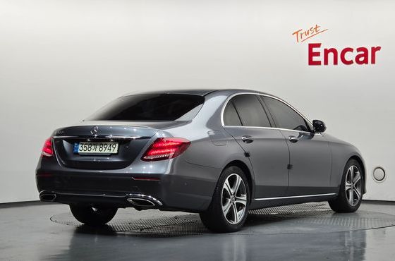 Mercedes-Benz E-Class E300 Avantgarde — пробег 70 055 км — фото 2 из 5