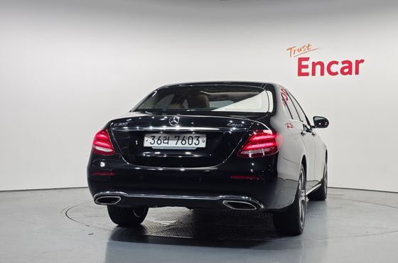 Mercedes-Benz E-Class E300 4MATIC Avnatgarde — пробег 56 328 км — фото 4 из 5