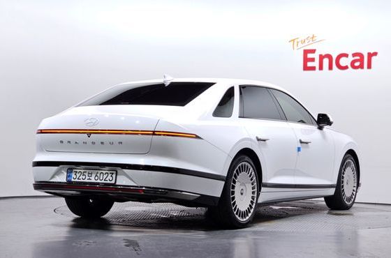 Hyundai Grandeur 2,5 Gasoline 2WD Calligraphy — пробег 10 492 км — фото 2 из 5