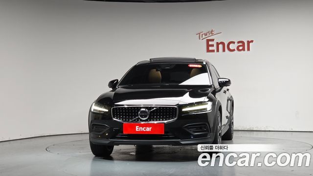 Volvo V60 B5 Ultimate AWD — пробег 48 227 км — фото 3 из 5