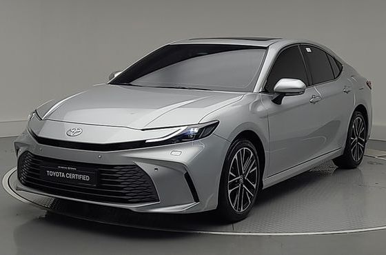 Toyota Camry 2.5 XLE Hybrid — пробег 3 652 км — фото 1 из 5
