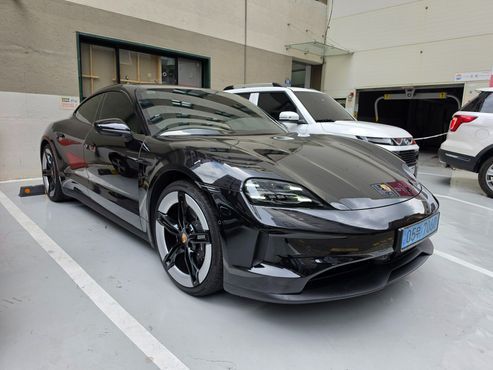 Porsche Taycan Base — пробег 35 860 км — фото 1 из 5