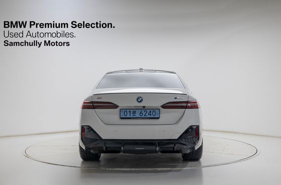 BMW i5 M60 xDrive — пробег 5 658 км — фото 3 из 5