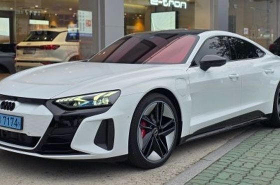 Audi RS e-tron GT GT RS — пробег 20 300 км — фото 5 из 5