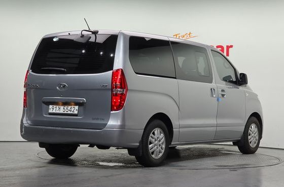 Hyundai Starex Van 5-Seater Modern — пробег 137 928 км — фото 2 из 5