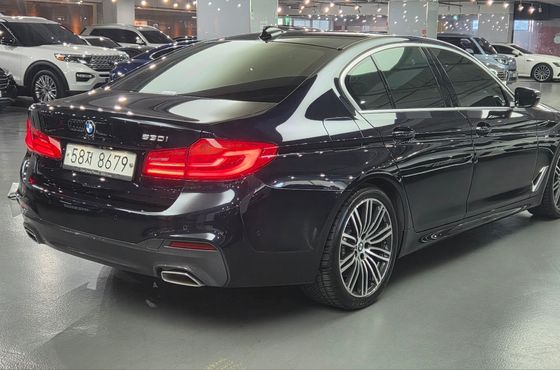 BMW 5-Series 530i M Sport Package Plus — пробег 57 431 км — фото 2 из 5