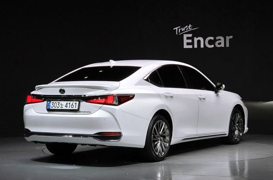 Lexus ES Executive — пробег 8 016 км — фото 2 из 5