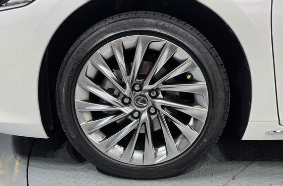 Lexus ES Executive — пробег 8 016 км — фото 5 из 5