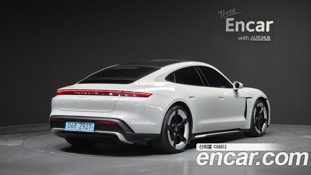 Porsche Taycan Base — пробег 12 315 км — фото 2 из 5