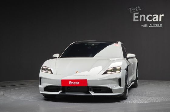 Porsche Taycan Base — пробег 12 315 км — фото 3 из 5