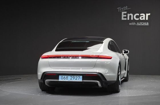 Porsche Taycan Base — пробег 12 315 км — фото 4 из 5
