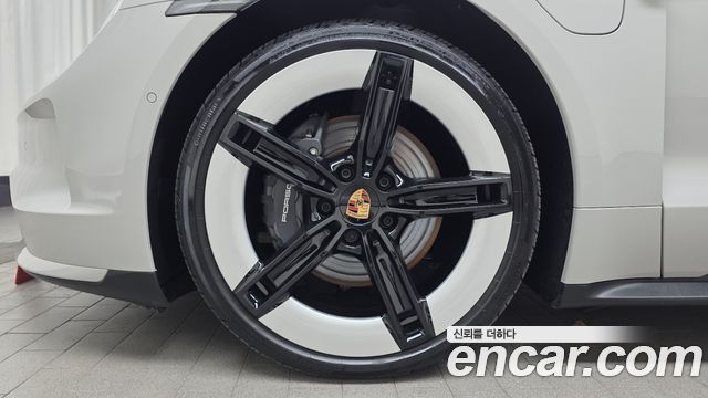 Porsche Taycan Base — пробег 12 315 км — фото 5 из 5