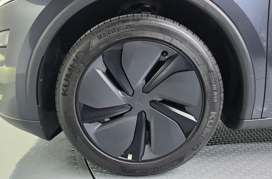 Tesla Model Y RWD — пробег 17 940 км — фото 5 из 5