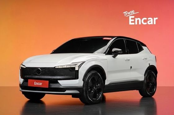 Volvo EX30 Performance Ultra — пробег 4 346 км — фото 1 из 5