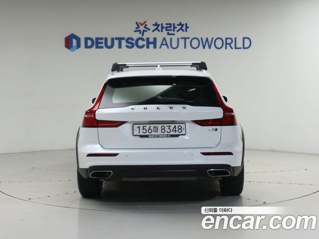 Volvo V60 T5 AWD — пробег 97 180 км — фото 4 из 5