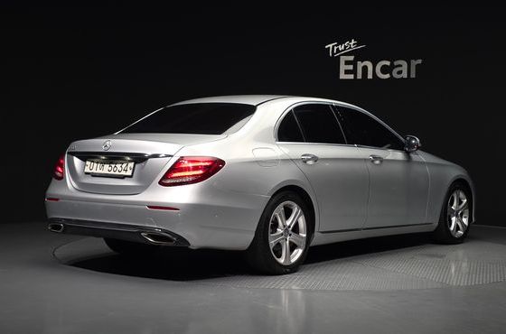 Mercedes-Benz E-Class E200 Avantgarde — пробег 121 430 км — фото 2 из 5