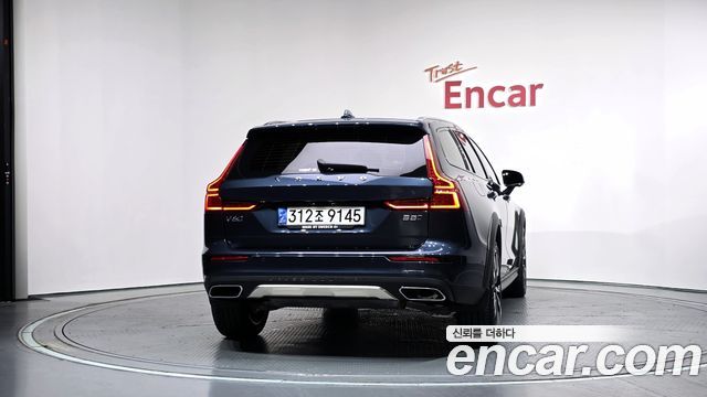 Volvo V60 B5 Pro AWD — пробег 15 383 км — фото 4 из 5
