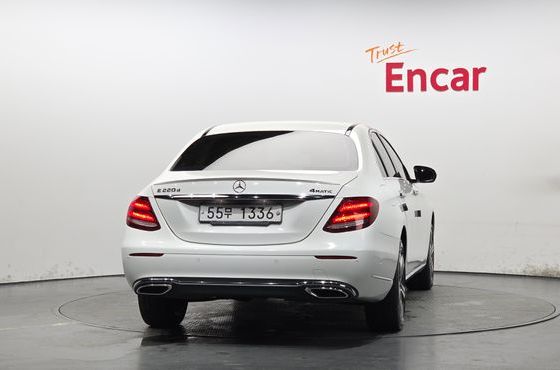 Mercedes-Benz E-Class E220d 4MATIC Exclusive — пробег 133 413 км — фото 4 из 5