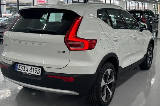 Volvo XC40 B4 Ultra Bright — пробег 710 км — фото 2 из 5