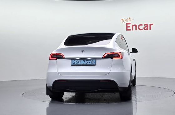 Tesla Model Y RWD — пробег 32 330 км — фото 4 из 5