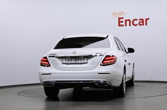 Mercedes-Benz E-Class E220d 4MATIC Exclusive — пробег 119 604 км — фото 4 из 5