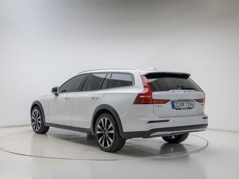 Volvo V60 B5 Ultra AWD — пробег 10 461 км — фото 4 из 5